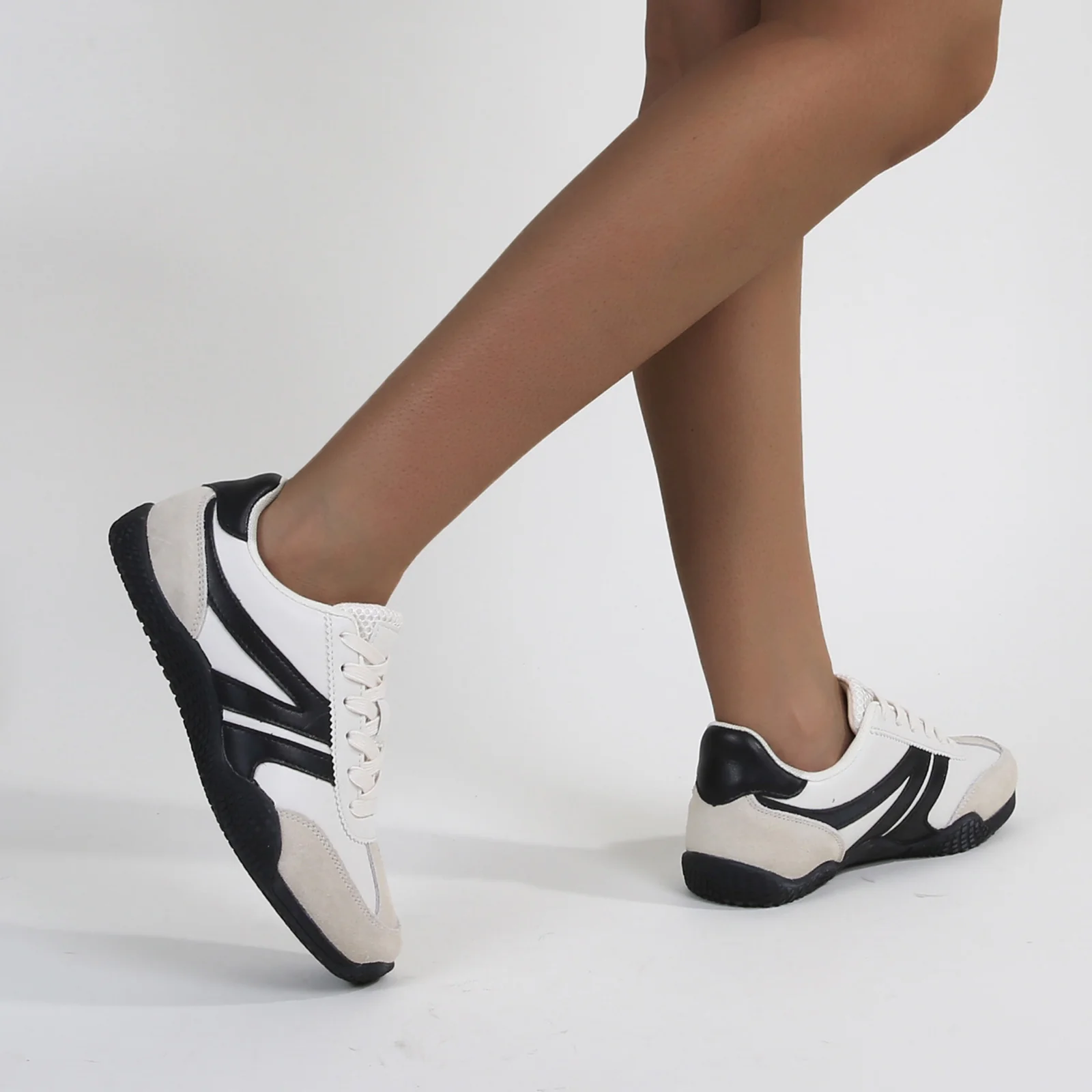 Larson Retro Lace-up Sneakers - Image 10